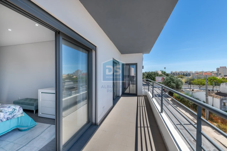 Apartamento T4 para Venda em Quelfes Foto 9