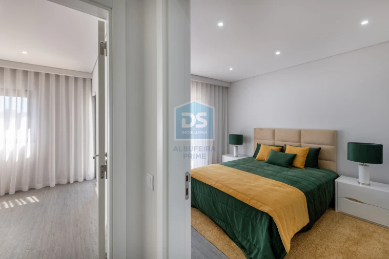Apartamento T4 para Venda em Quelfes Foto 10