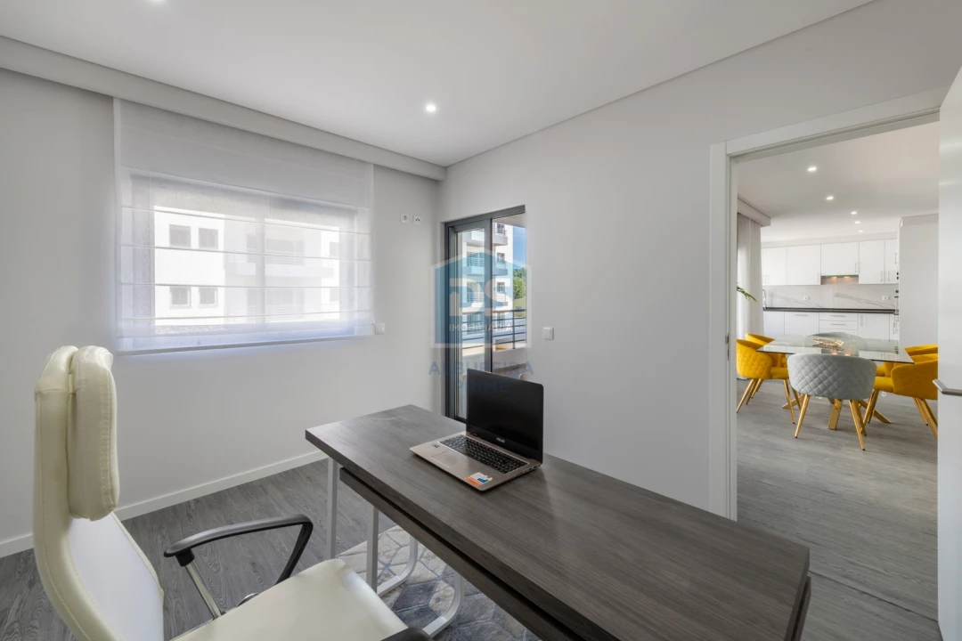 Apartamento T4 para Venda em Quelfes Foto 15