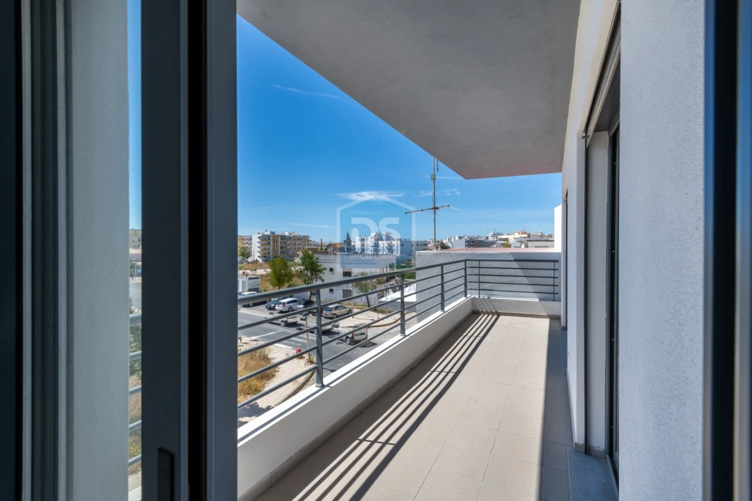 Apartamento T4 para Venda em Quelfes Foto 13