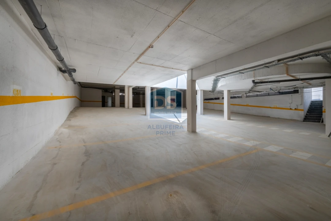 Apartamento T4 para Venda em Quelfes Foto 27