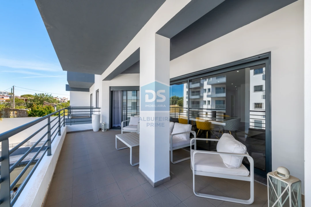 Apartamento T4 para Venda em Quelfes Foto 1