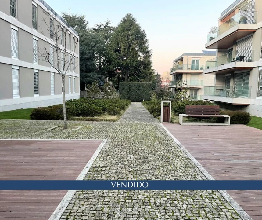 Apartamento T4 para Venda em Lordelo do Ouro e Massarelos Foto 1