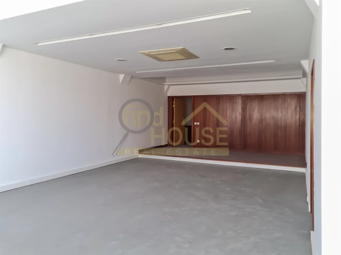 Loja para Arrendamento em Belém Foto 7