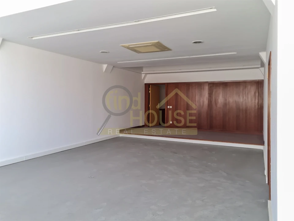 Loja para Arrendamento em Belém Foto 7