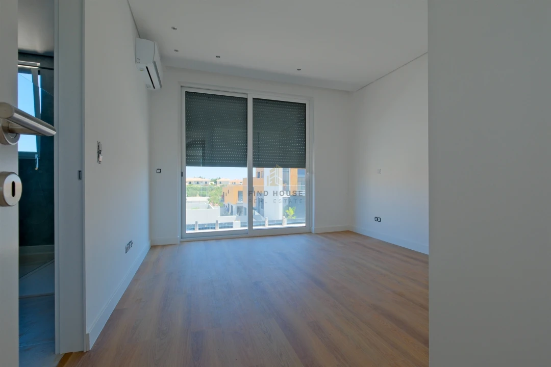 Moradia T3 para Venda em Alcabideche Foto 14