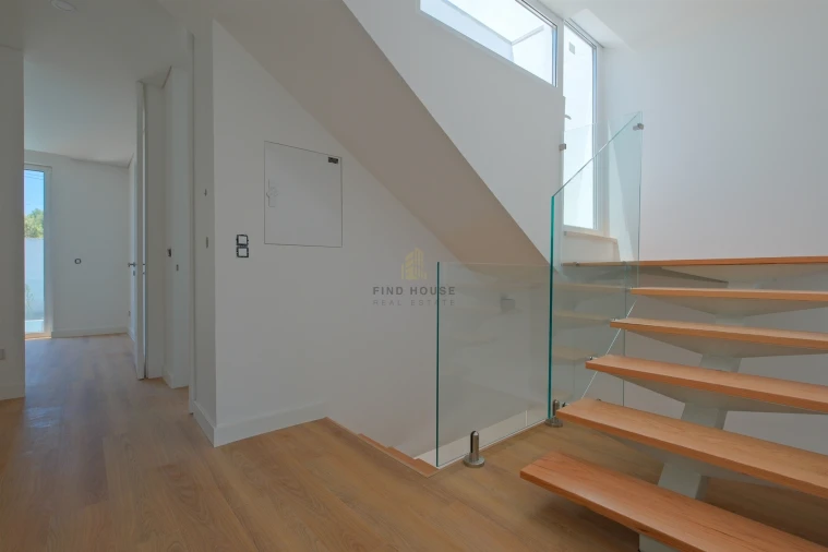 Moradia T3 para Venda em Alcabideche Foto 13