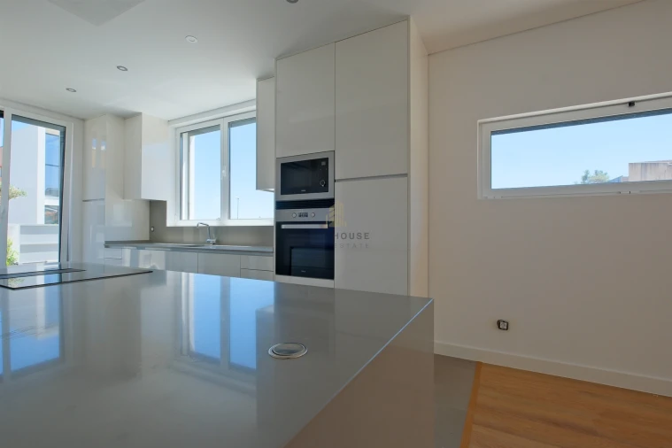 Moradia T3 para Venda em Alcabideche Foto 9