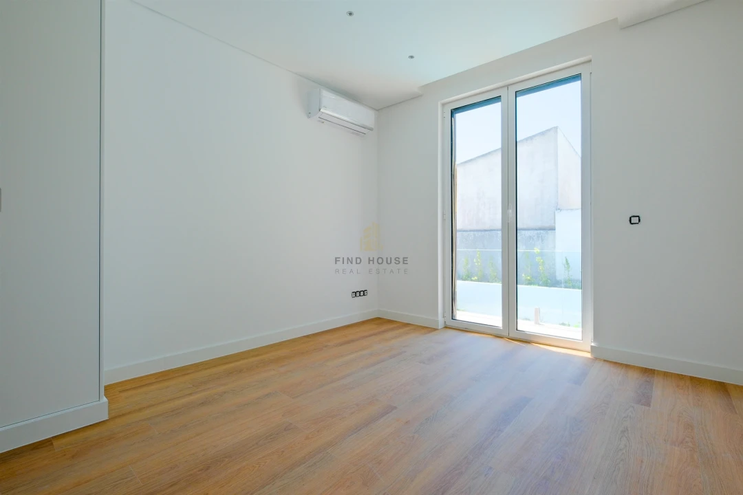 Moradia T3 para Venda em Alcabideche Foto 24