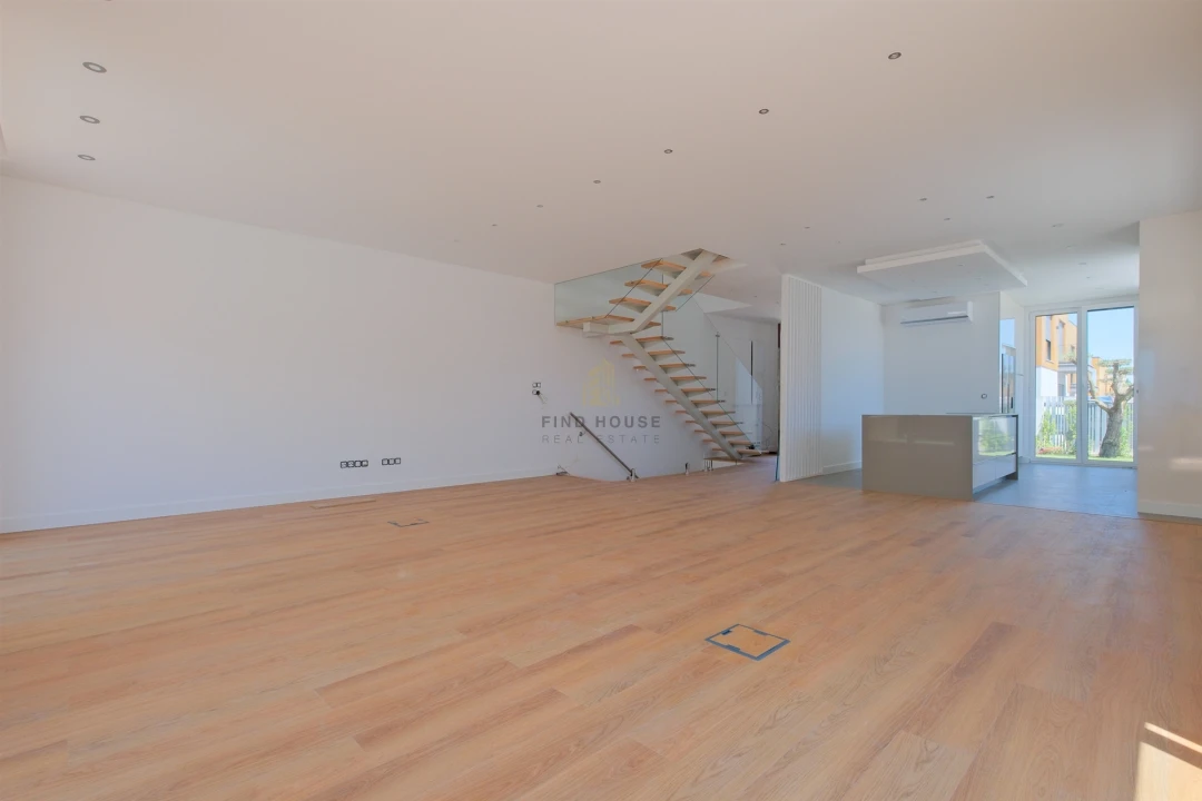 Moradia T3 para Venda em Alcabideche Foto 7