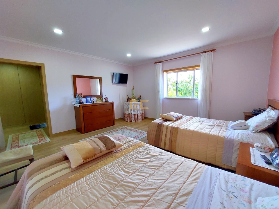 Prédio para Venda em Carriço Foto 16