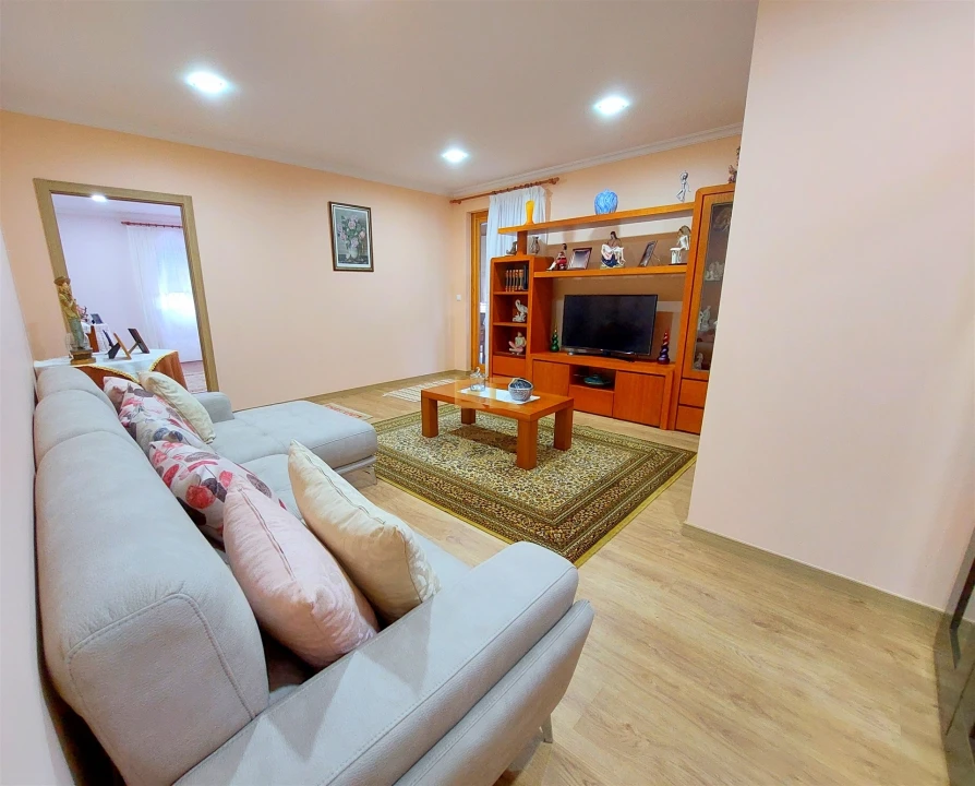 Prédio para Venda em Carriço Foto 2