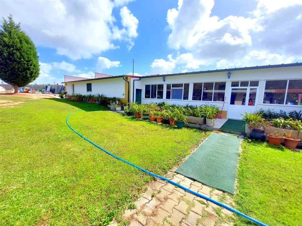 Prédio para Venda em Carriço Foto 28