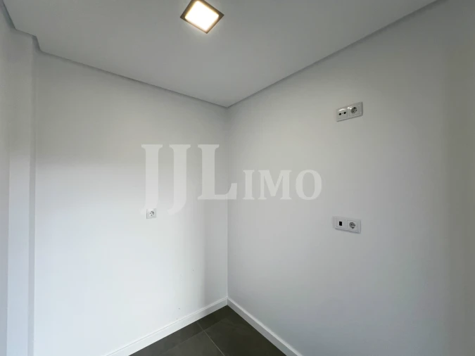 Apartamento T3 para Venda em Carcavelos e Parede Foto 12