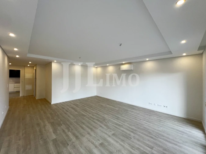 Apartamento T3 para Venda em Carcavelos e Parede Foto 17