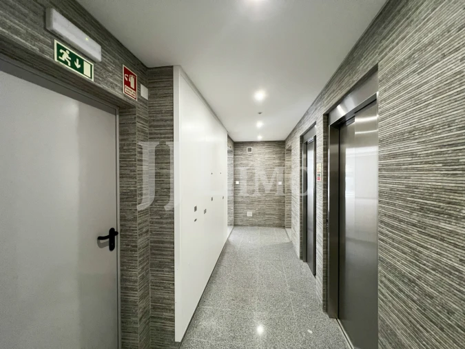 Apartamento T3 para Venda em Carcavelos e Parede Foto 5