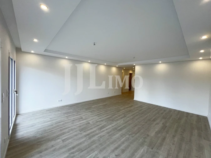 Apartamento T3 para Venda em Carcavelos e Parede Foto 18