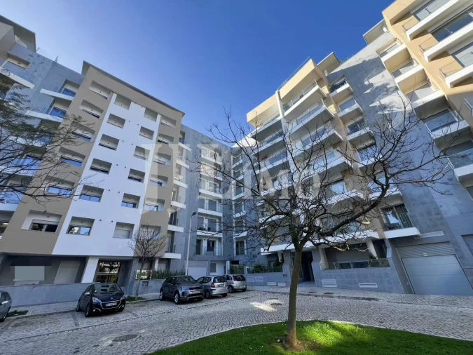 Apartamento T3 para Venda em Carcavelos e Parede Foto 1