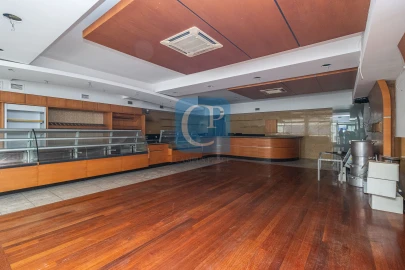 Loja para Venda em Mafamude e Vilar do Paraíso