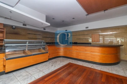 Loja para Venda em Mafamude e Vilar do Paraíso