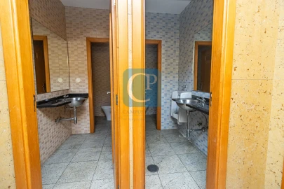 Loja para Venda em Mafamude e Vilar do Paraíso