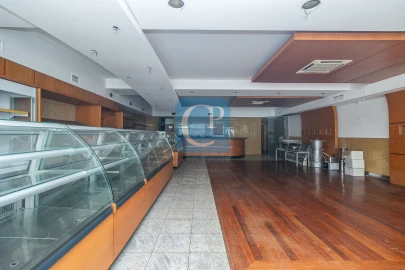 Loja para Venda em Mafamude e Vilar do Paraíso