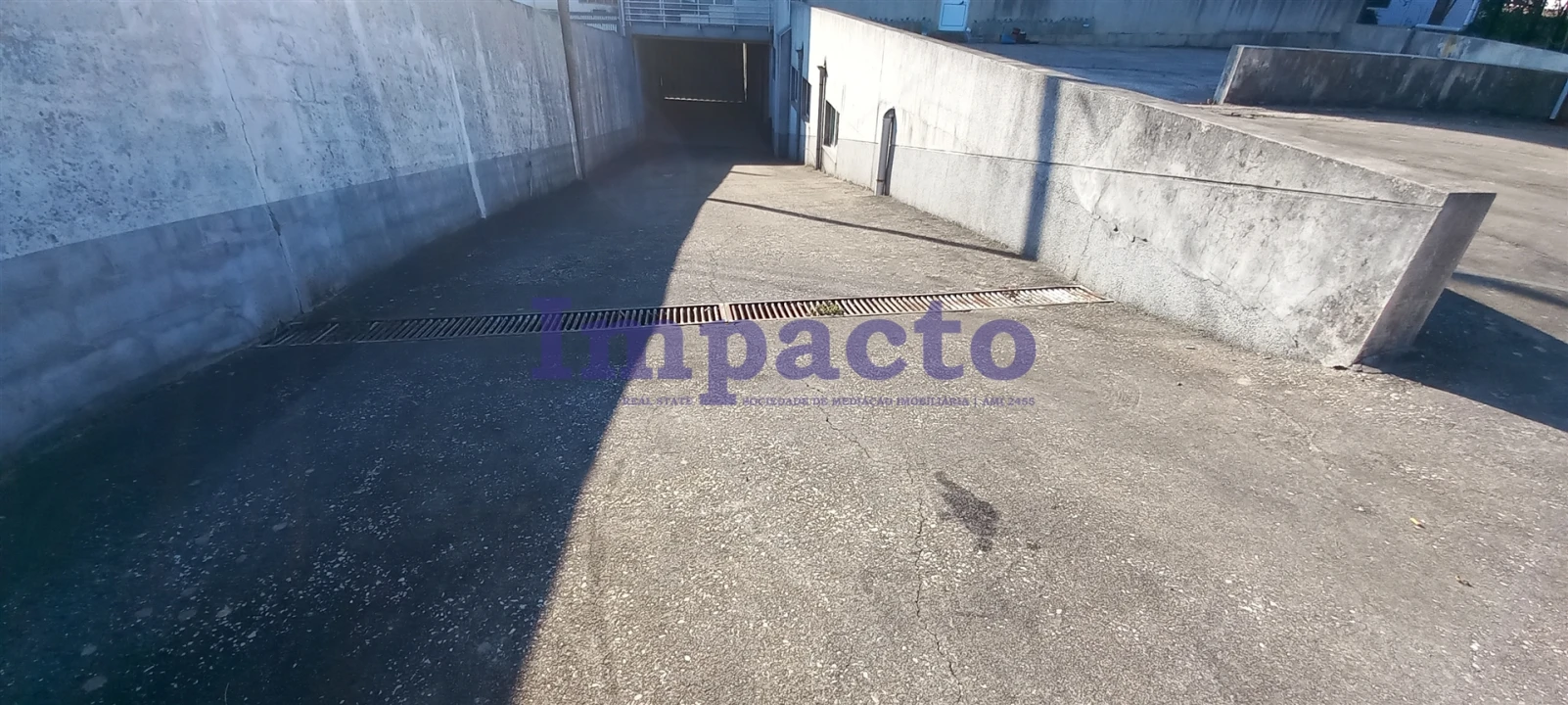 Armazém para Venda em São João da Madeira Foto 10