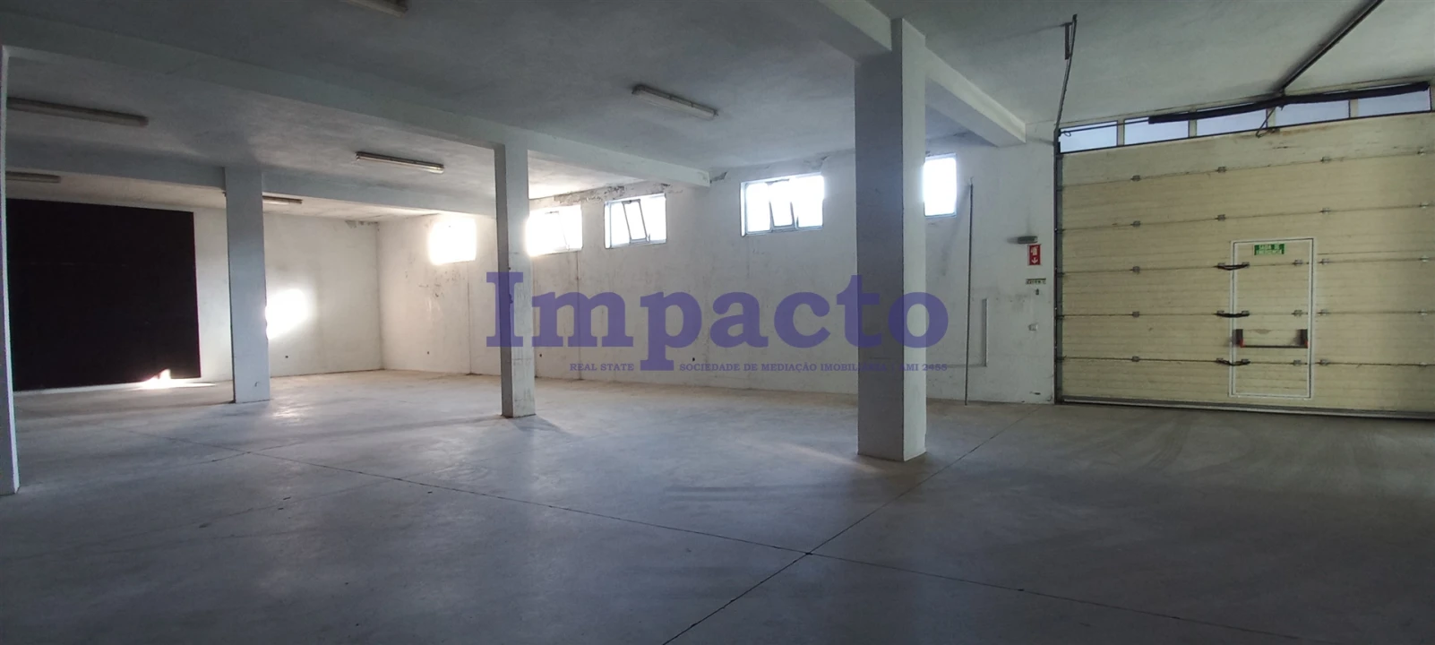 Armazém para Venda em São João da Madeira Foto 1