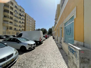 Loja para Arrendamento em Agualva e Mira-Sintra