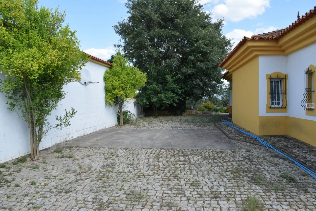 Moradia T4 para Venda em Alcaria Foto 7