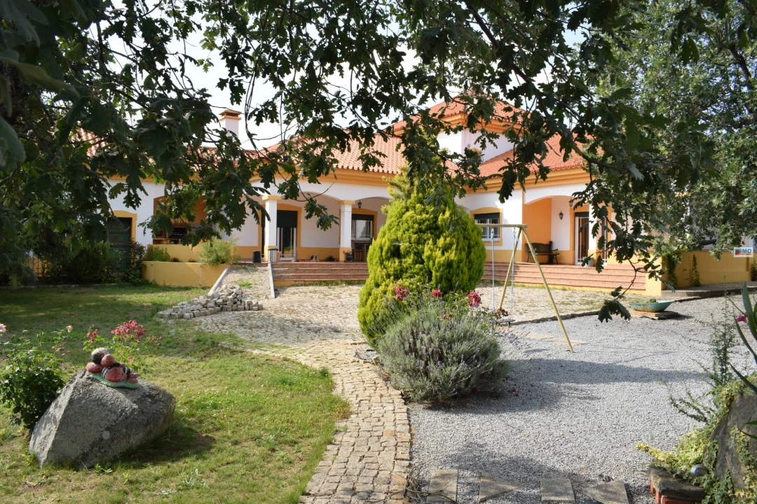 Moradia T4 para Venda em Alcaria Foto 19