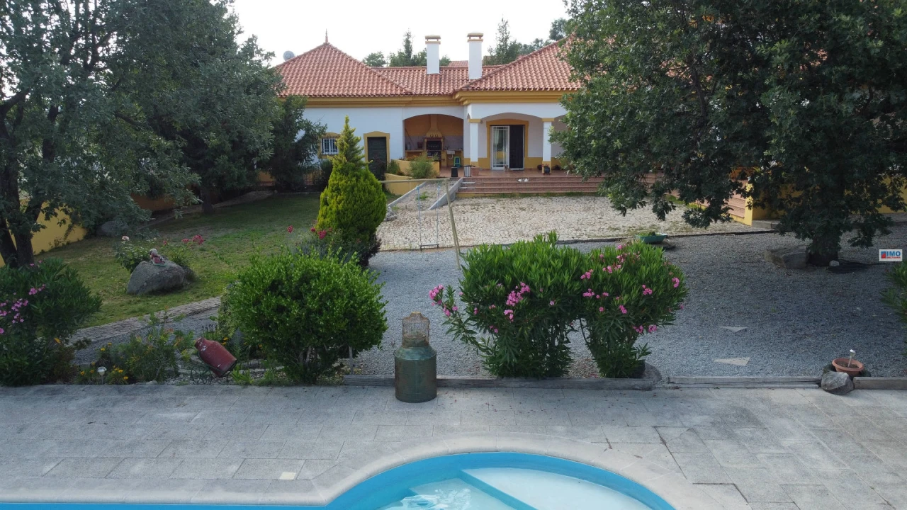 Moradia T4 para Venda em Alcaria Foto 18