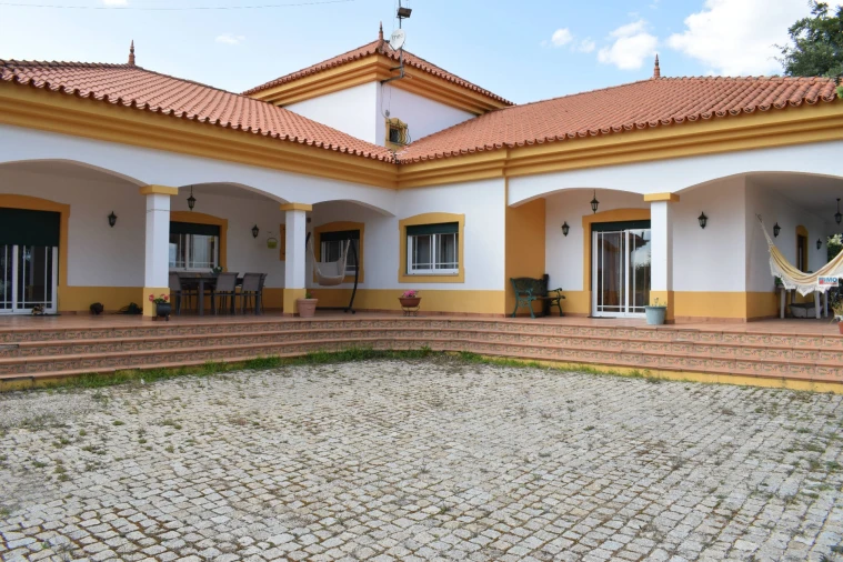 Moradia T4 para Venda em Alcaria Foto 11