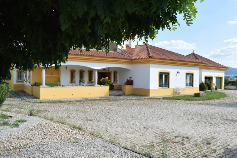 Moradia T4 para Venda em Alcaria Foto 5