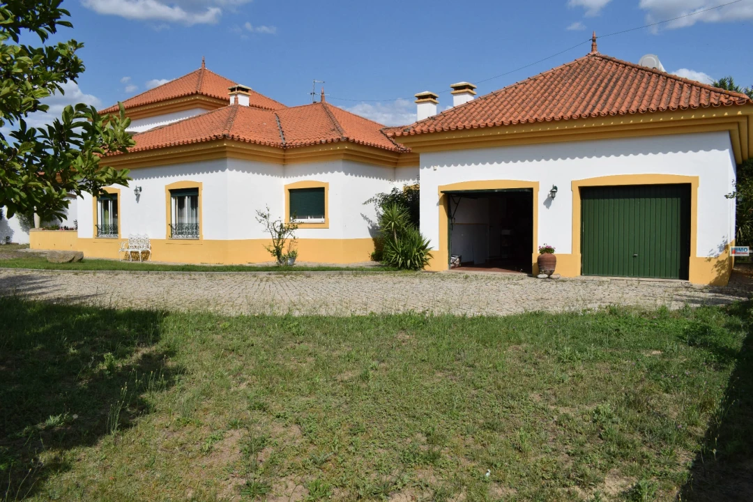 Moradia T4 para Venda em Alcaria Foto 4