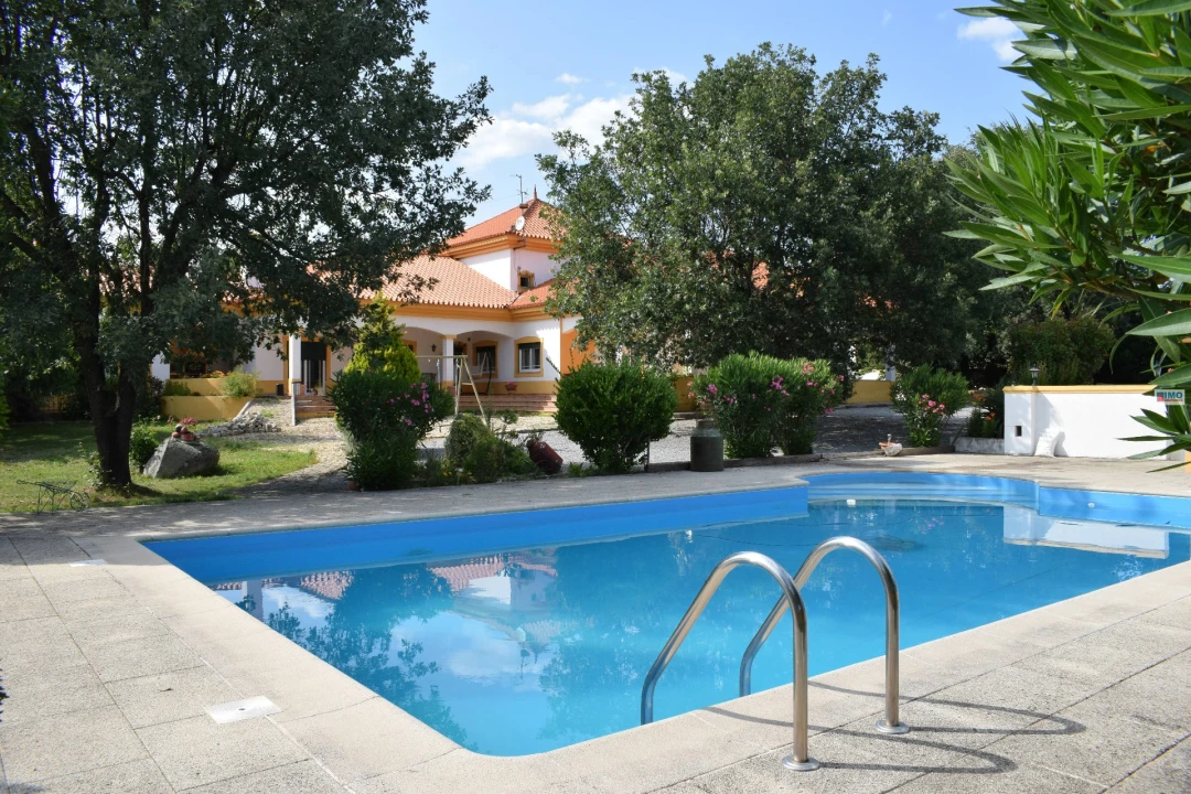 Moradia T4 para Venda em Alcaria Foto 1