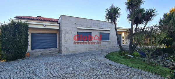 Moradia T5 para Venda em Couto de Baixo e Couto de Cima
