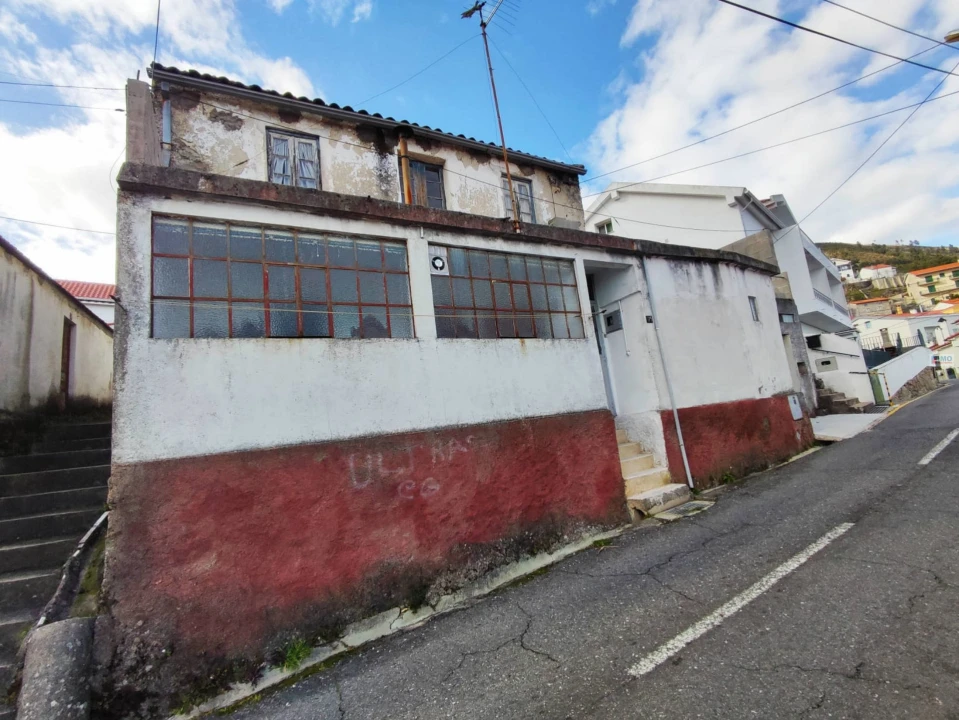 Moradia T3 para Venda em Cantar-Galo e Vila do Carvalho Foto 1