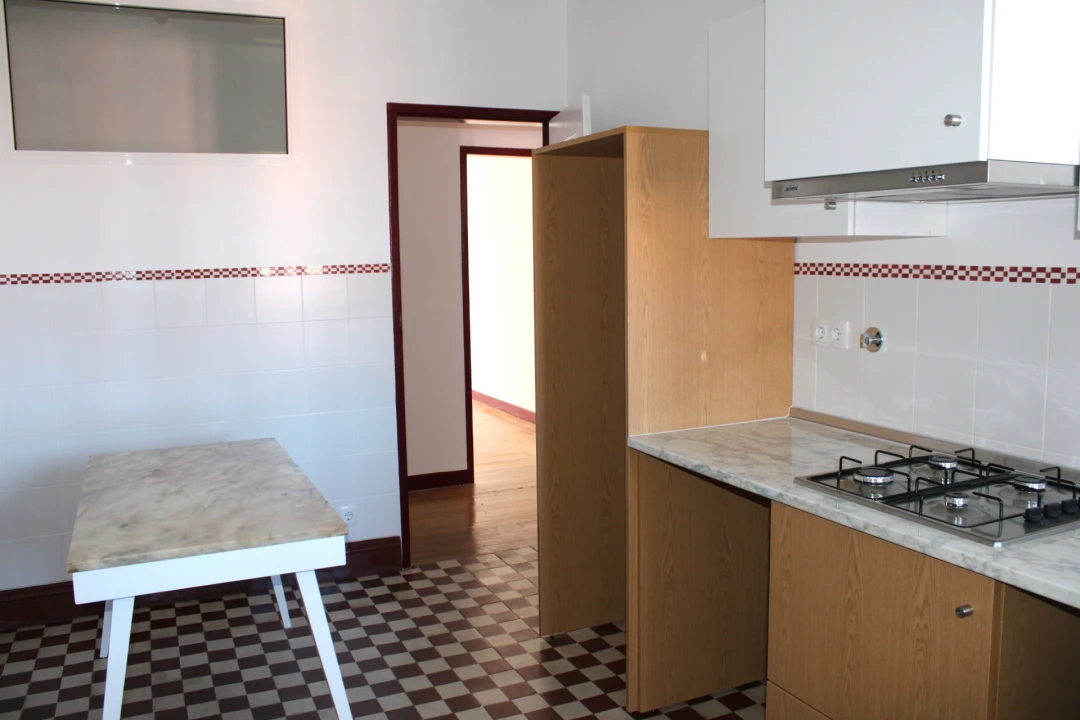 Apartamento T5 para Arrendamento em Santo Antonio dos Olivais Foto 1