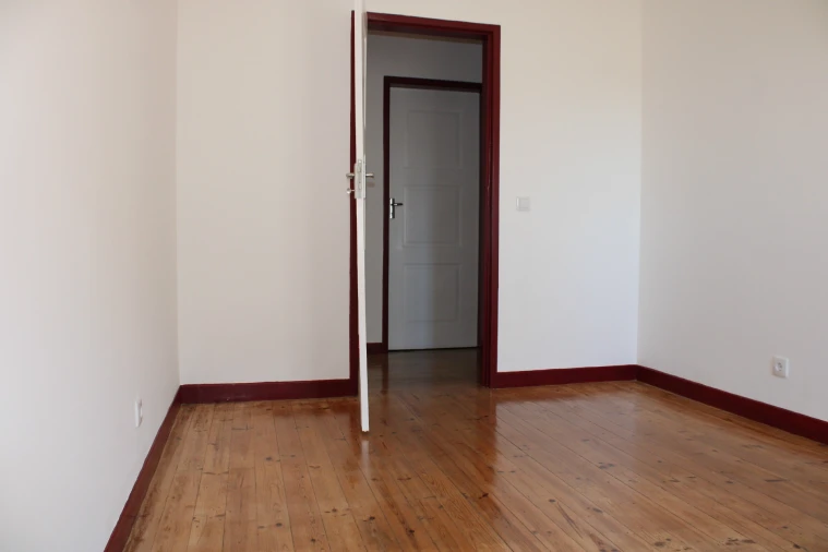 Apartamento T5 para Arrendamento em Santo Antonio dos Olivais Foto 12