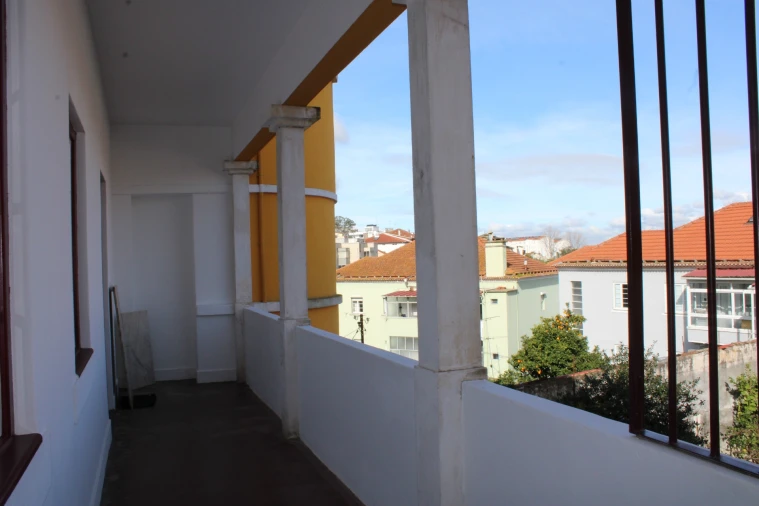 Apartamento T5 para Arrendamento em Santo Antonio dos Olivais Foto 17