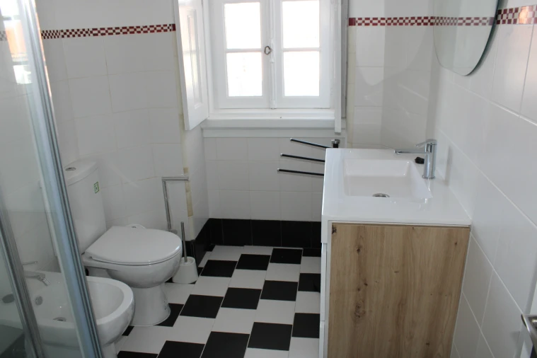 Apartamento T5 para Arrendamento em Santo Antonio dos Olivais Foto 14