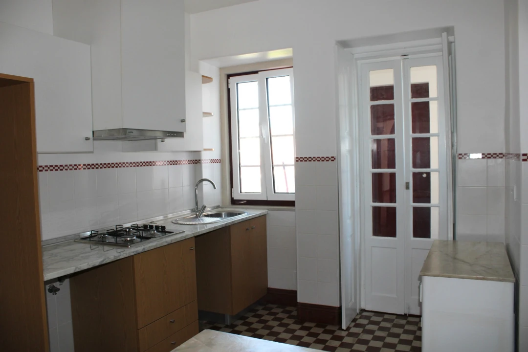 Apartamento T5 para Arrendamento em Santo Antonio dos Olivais Foto 2