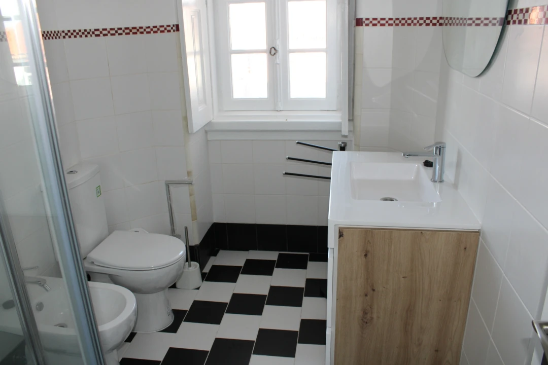 Apartamento T5 para Arrendamento em Santo Antonio dos Olivais Foto 14