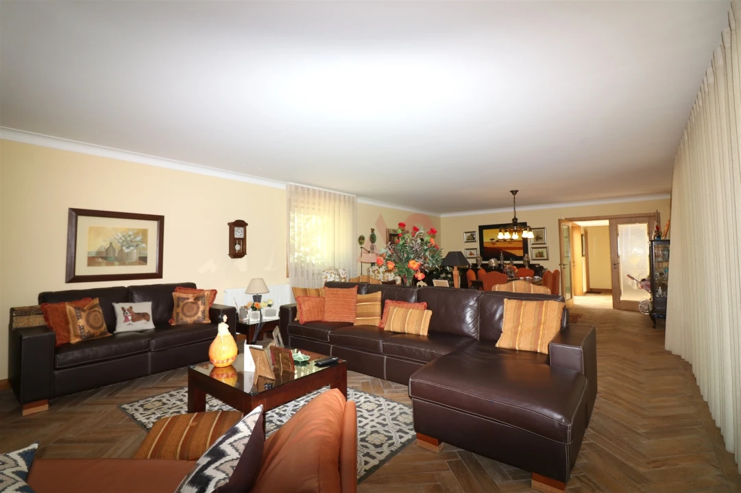 Moradia T4 para Venda em Infias Foto 7