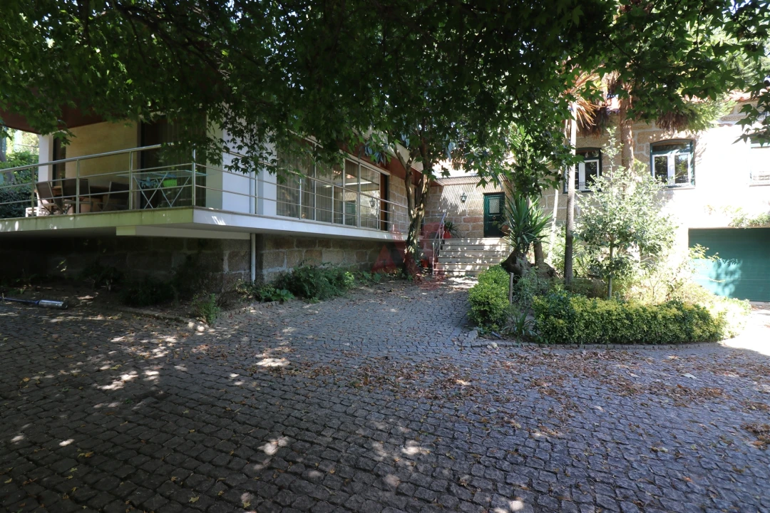 Moradia T4 para Venda em Infias Foto 36