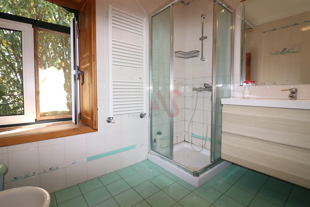 Moradia T4 para Venda em Infias Foto 28