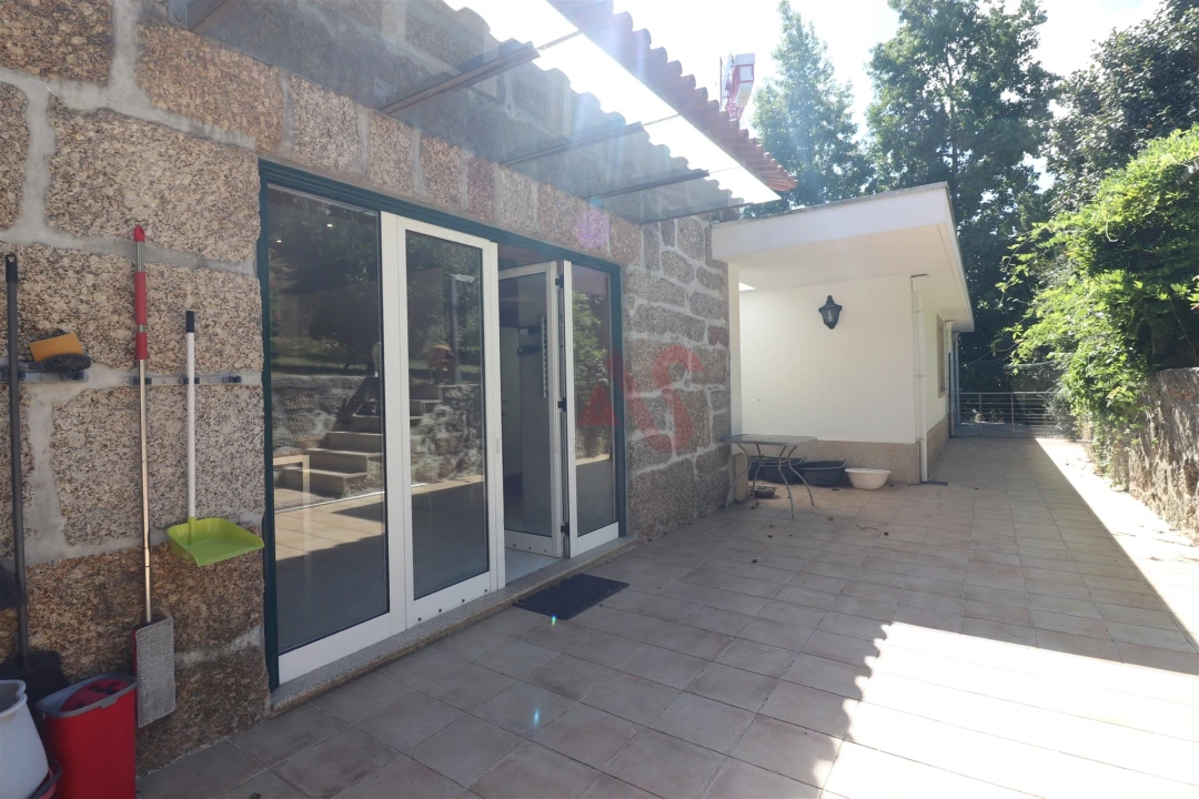 Moradia T4 para Venda em Infias Foto 29