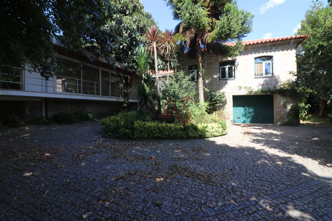 Moradia T4 para Venda em Infias Foto 3