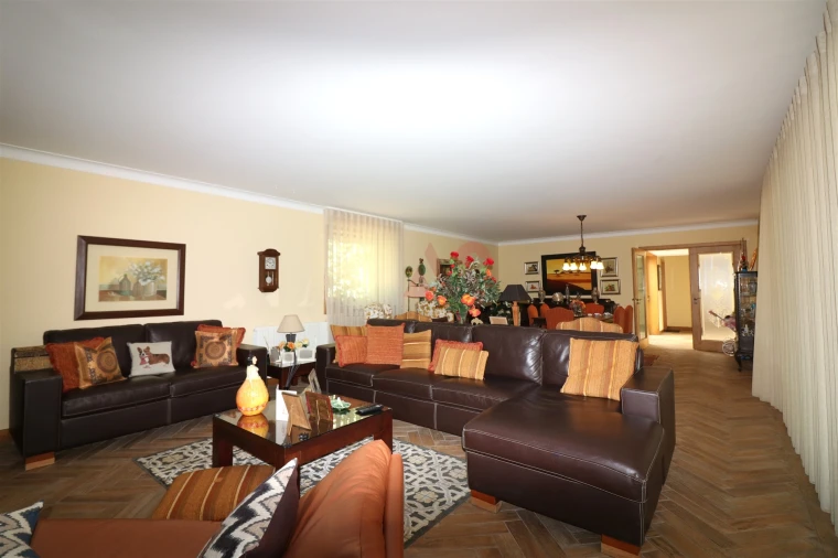 Moradia T4 para Venda em Infias Foto 7